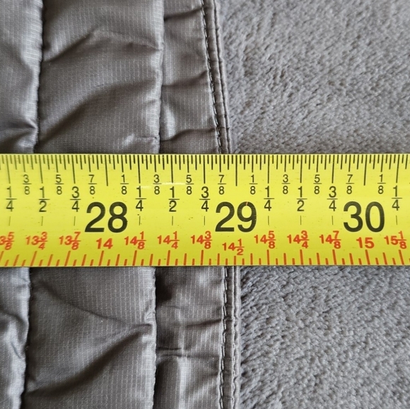 L.L. Bean Men's PrimaLoft Packaway Vest Graphite Size XL - Picture 9 of 10